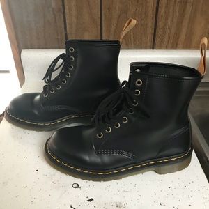 Dr. Marten 8 eye